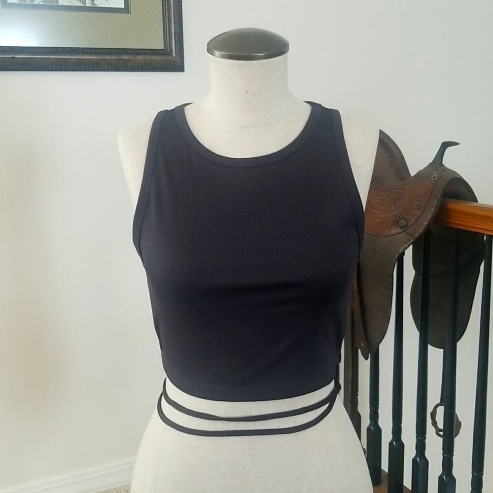 NWT Divided cute top with tie medium